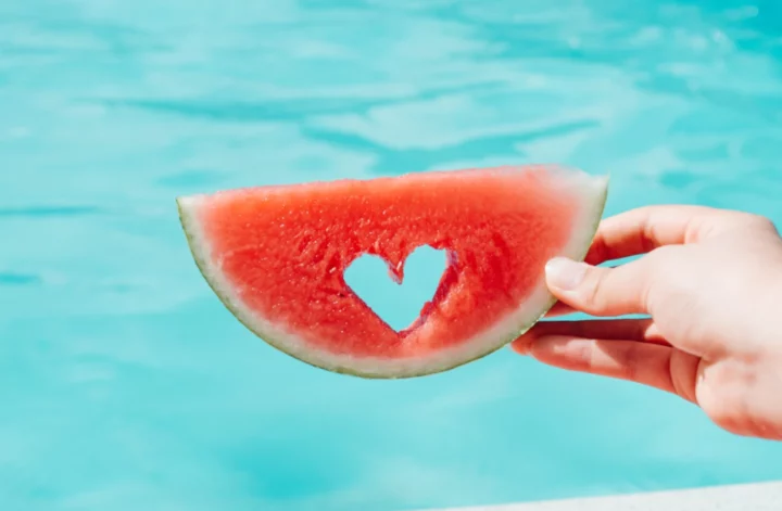 pool och vattenmelon